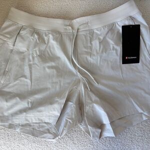 LuluLemon Zeroed in 5" Short